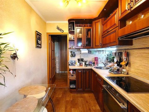 2-к квартира, 8/9 эт., 43м²