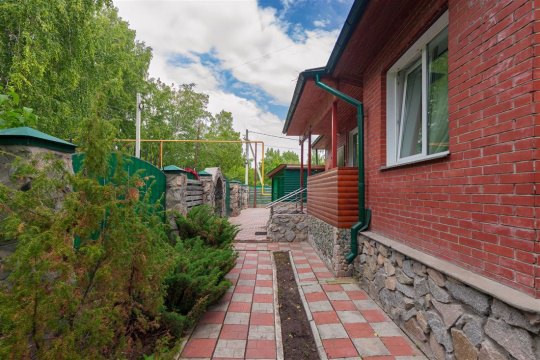 Дом 230м², участок 10,5 сот.