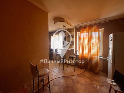 2-к квартира, 4/5 эт., 60м²