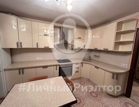 1-к квартира, 3/10 эт., 42м²