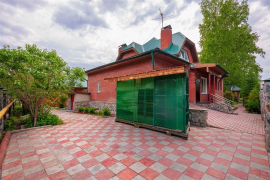 Дом 230м², участок 10,5 сот.