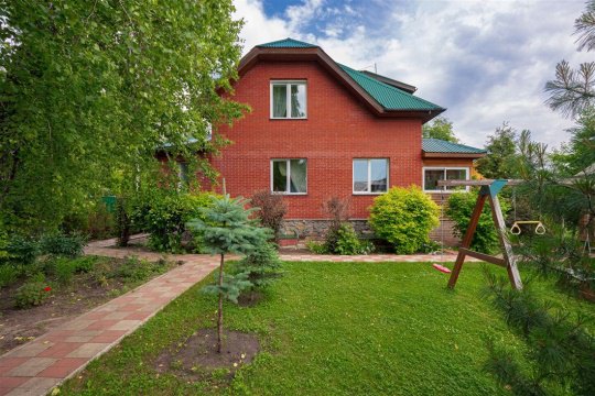 Дом 230м², участок 10,5 сот.