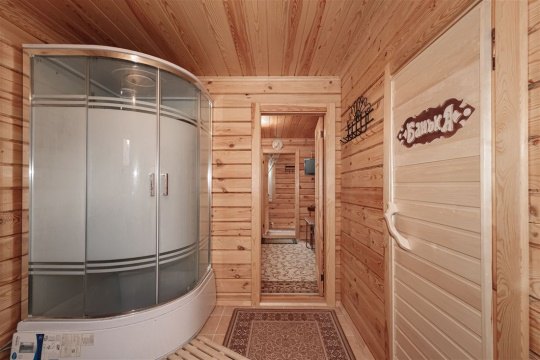 Дом 230м², участок 10,5 сот.